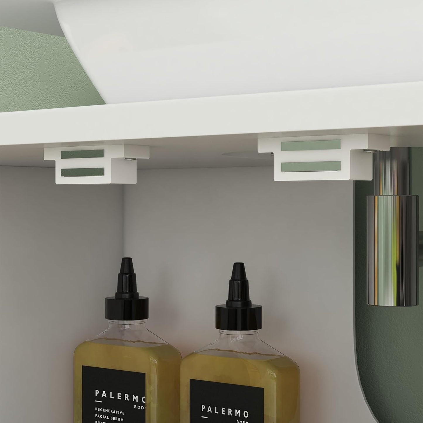 HOMCOM Modern Under Sink Cabinet with Magnetic Bamboo Doors and Adjustable Shelf 60 x 30 x 60 cm White and Natural