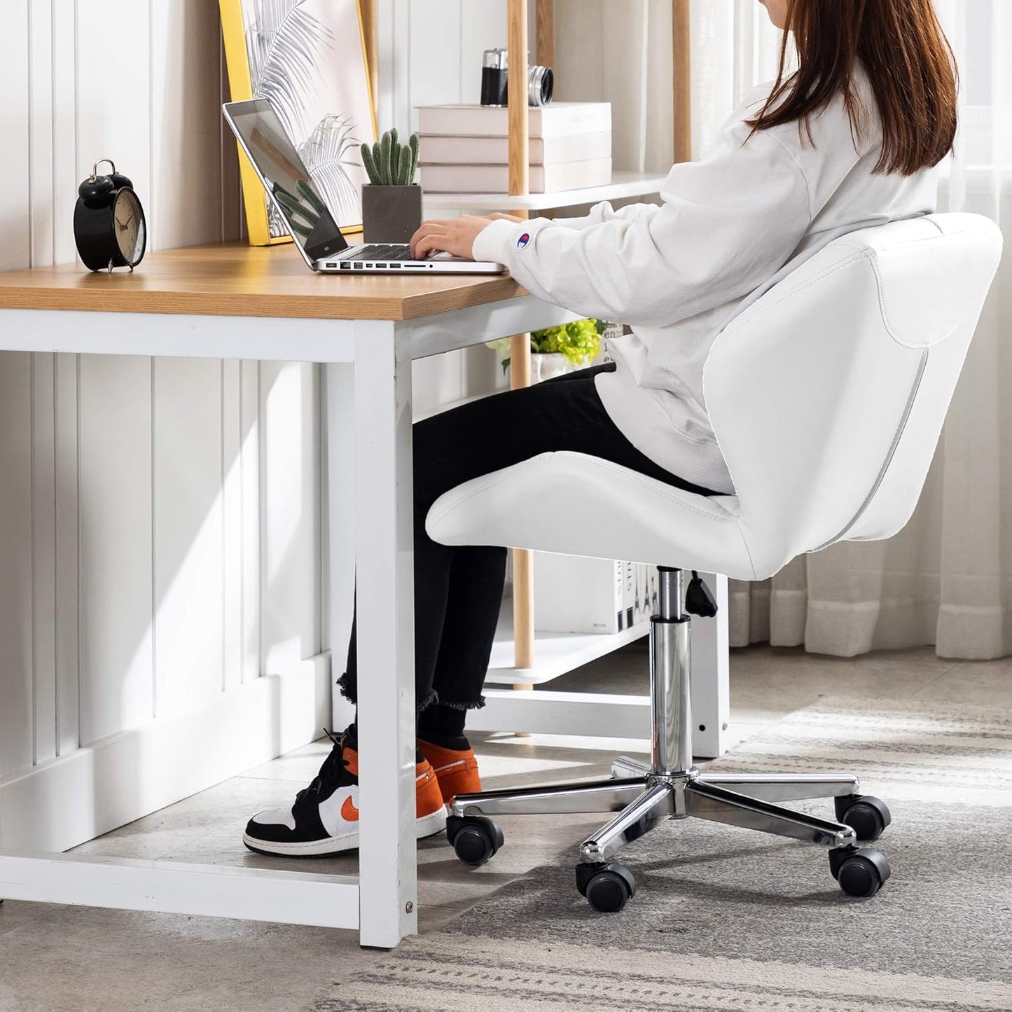 HNNHOME® Modern Uranus Padded Swivel Faux Leather Computer Desk Office Chair White