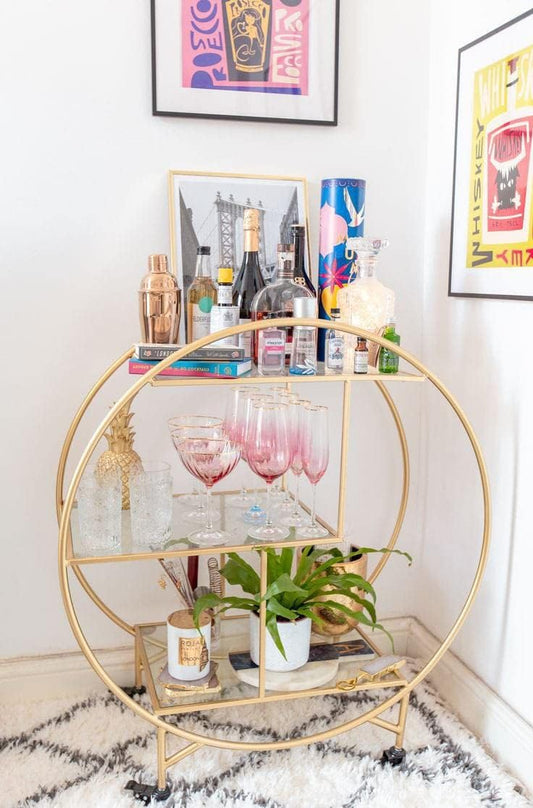 AR CORNER sama steel tea cart flexible to move with dimensions 40cm * 80cm * height 90cm made of steel with gold electrostatic coating and shelves from transparent glass