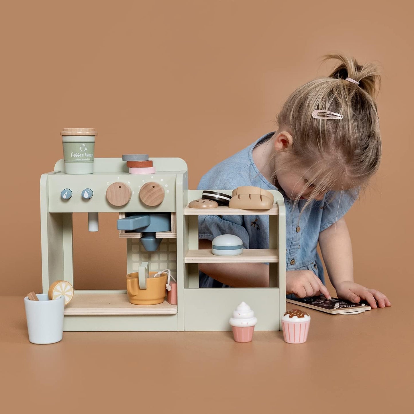 Little Dutch 7089 FSC Wooden Coffee Corner/Coffee Bar with Accessories Mint